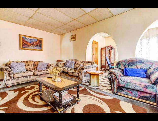 3 BEDROOM HOUSE FOR SALE IN FOREST HILL